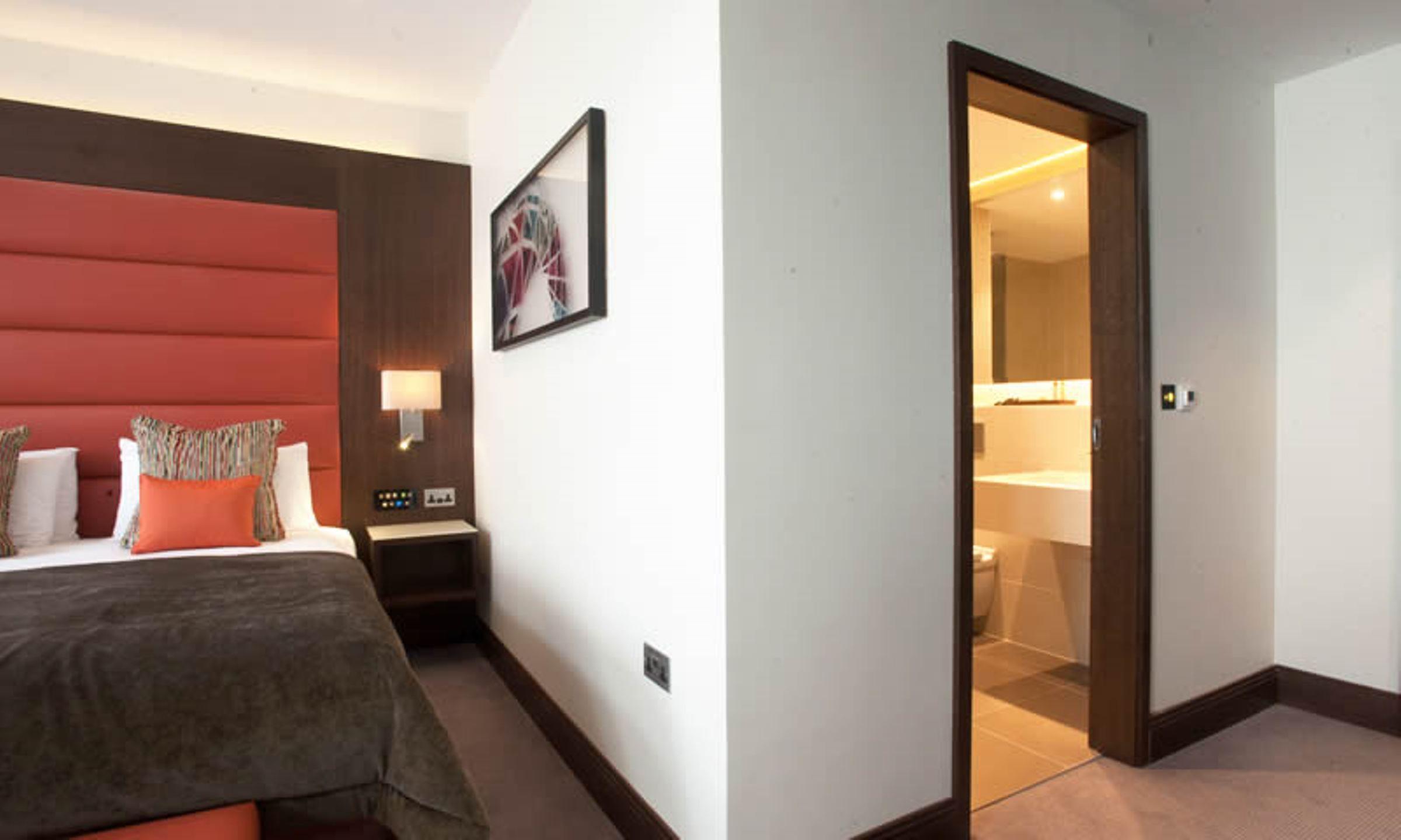 St George'S Hotel - Wembley Londra Esterno foto