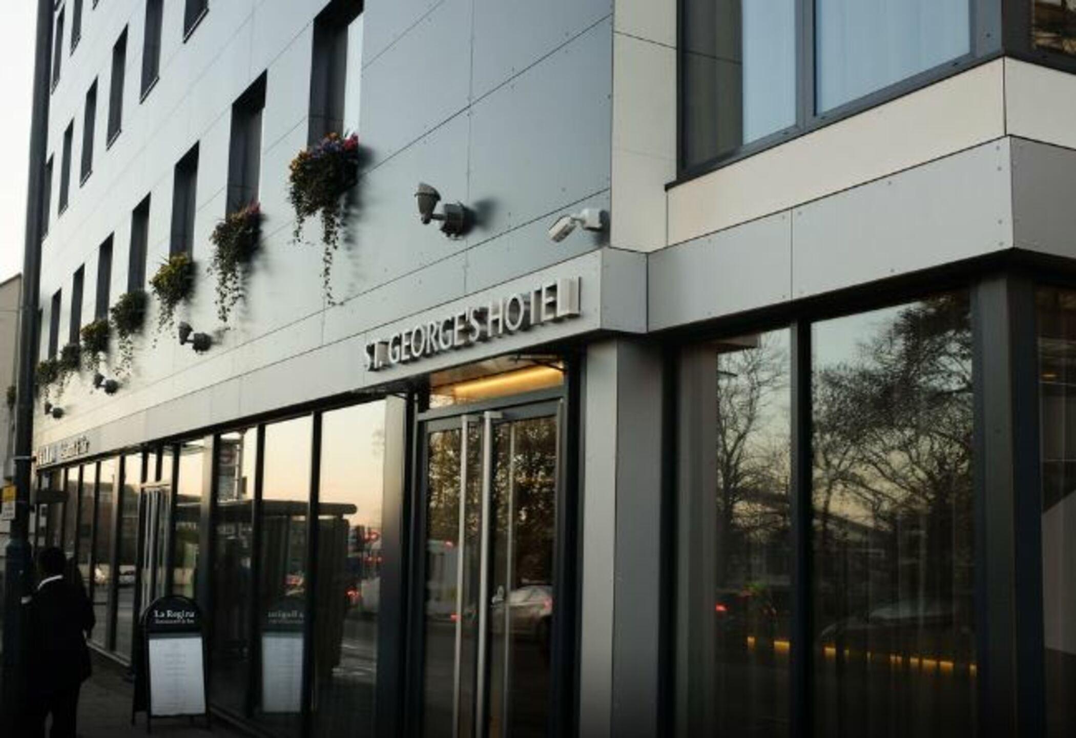 St George'S Hotel - Wembley Londra Esterno foto