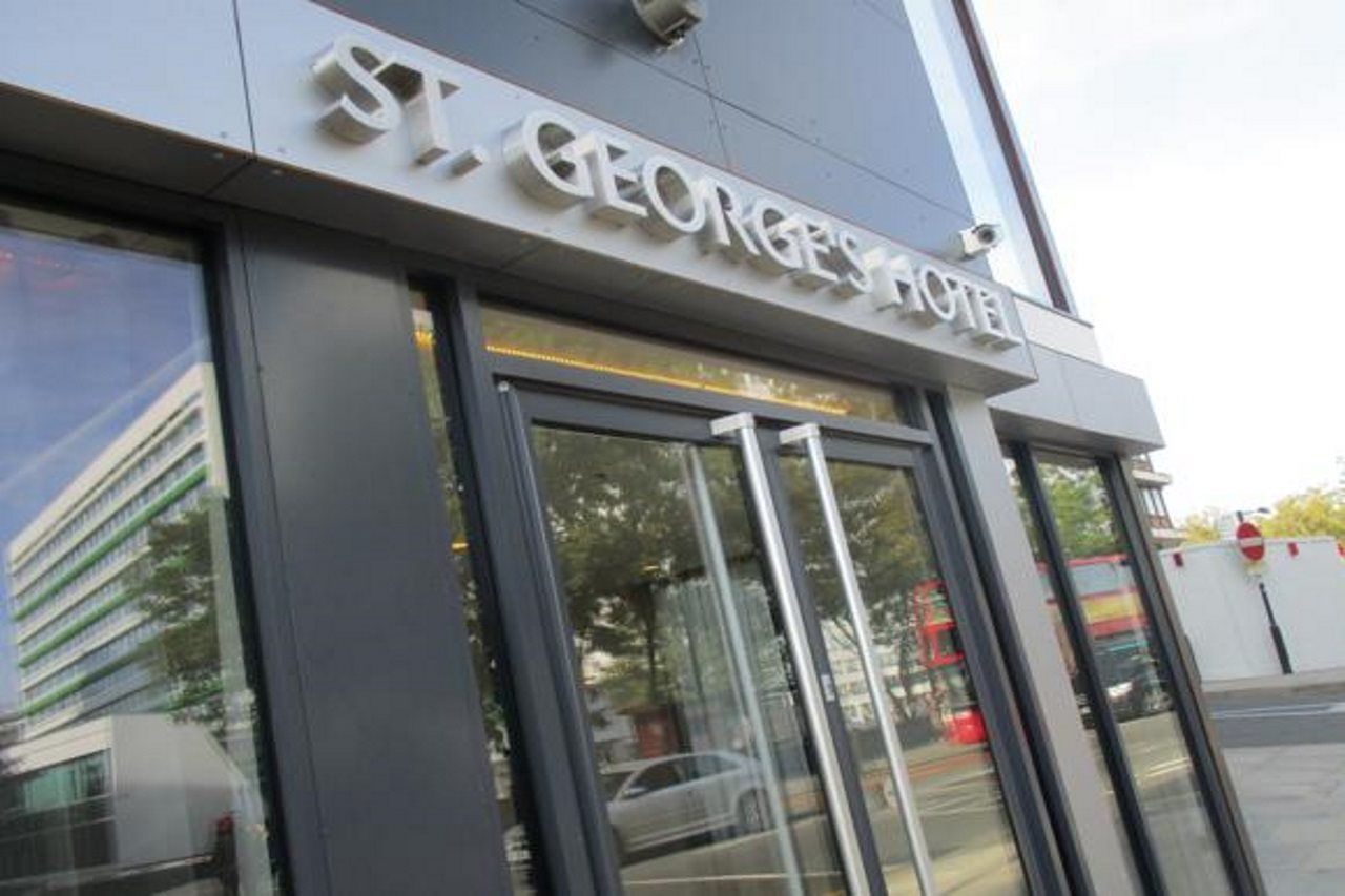 St George'S Hotel - Wembley Londra Esterno foto